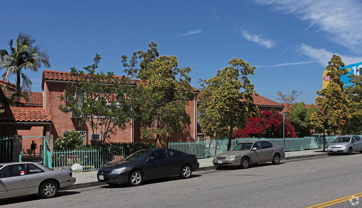 Foto del edificio - Las Flores Apartments