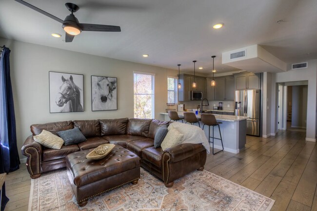 Foto del edificio - Welcome Home! Fully Furnished with Month to Month leasing options available. Contact us today to ...