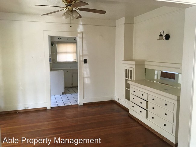 Building Photo - 2 br, 1 bath House - 517 G St.