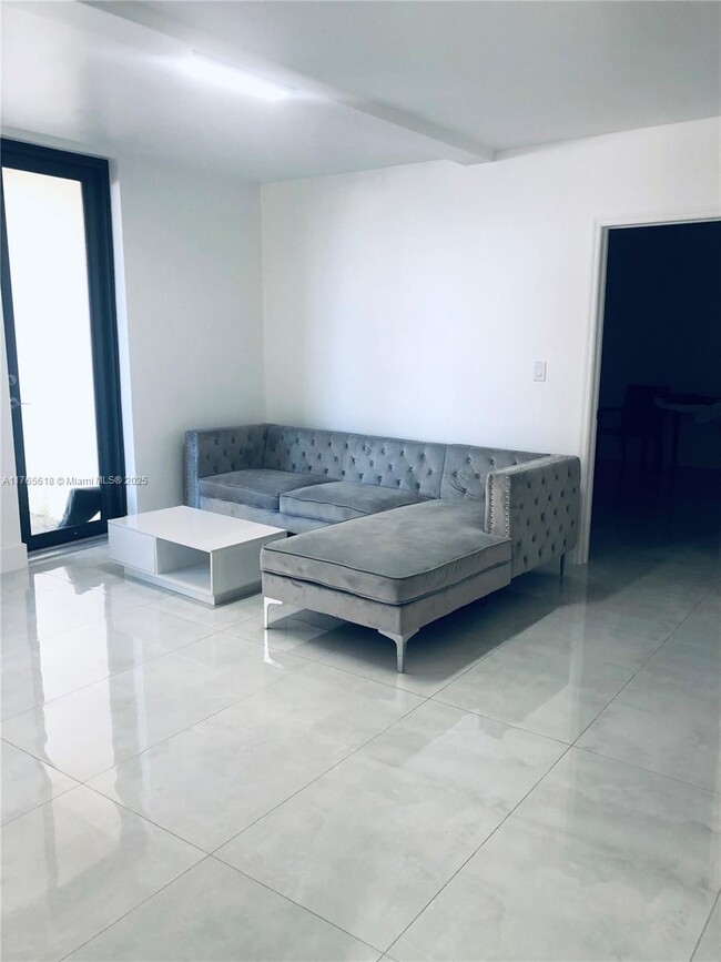 Building Photo - 10185 Collins Ave