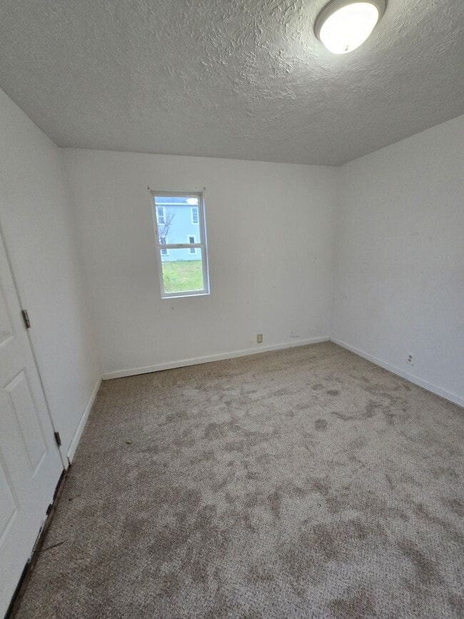 Foto del edificio - One Bedroom Duplex Near Walnut Street and West Jackson Street - Muncie, Indiana Rent Special $100...