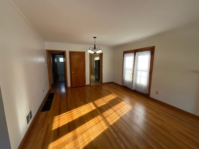 Building Photo - Unique 2 BR 1 BA in Upper Arlington