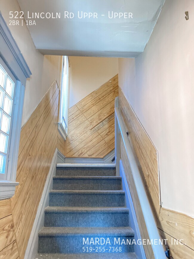 Photo du bâtiment - CHARMING 2 BED/1 BATH UPPER IN WALKERVILLE + HYDRO