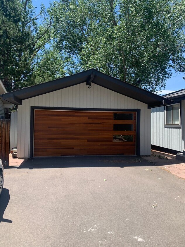 Foto del edificio - Spacious 4Bedroom Home with Finished Basement and Garage Now Available!