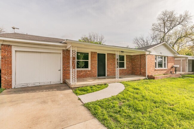 Building Photo - Westworth Village REMODELED 4 Bedroom