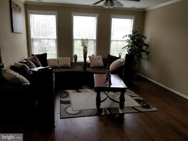 Foto del edificio - 44167 Seawolve Square