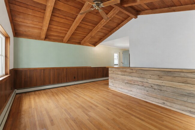 Foto del edificio - Huge 6 bedroom 3 bathroom SFH! Available June 2026