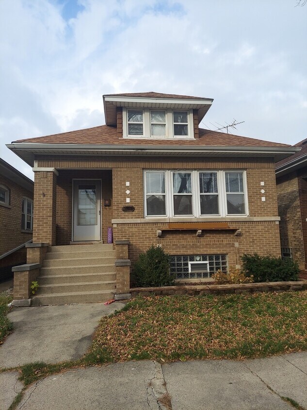 Primary Photo - 5908 W Grace St