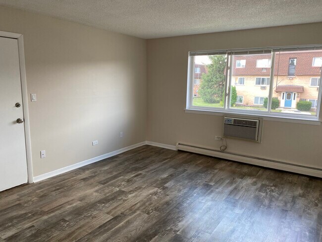 Building Photo - 1221 Woodbury Ln