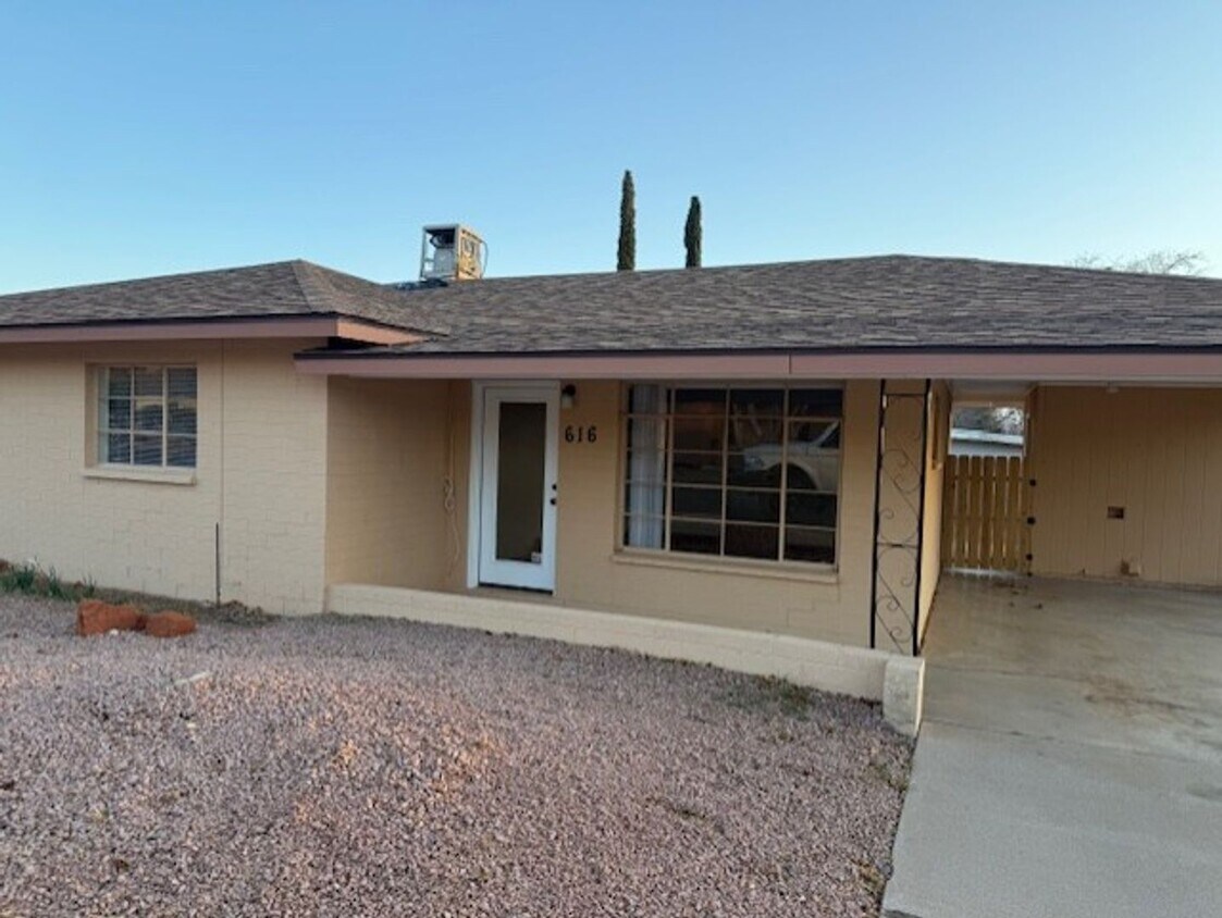 Foto principal - Price Reduced!! 3 Bedroom 2 Bath Home - Co...