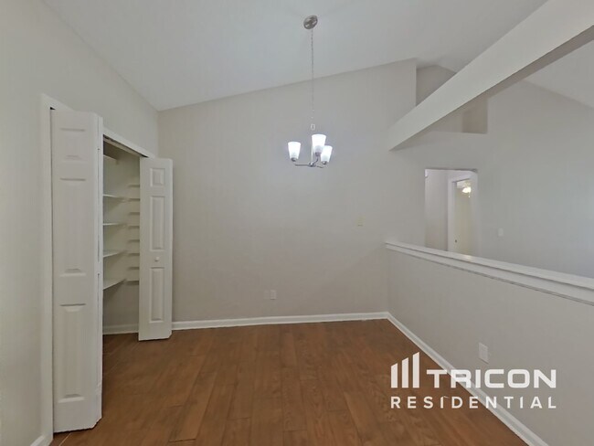 Foto del edificio - 3099 Wavering Ln