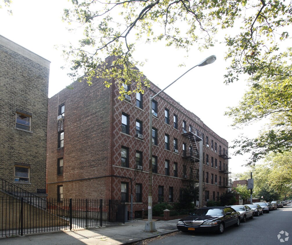 Primary Photo - Palace Court
