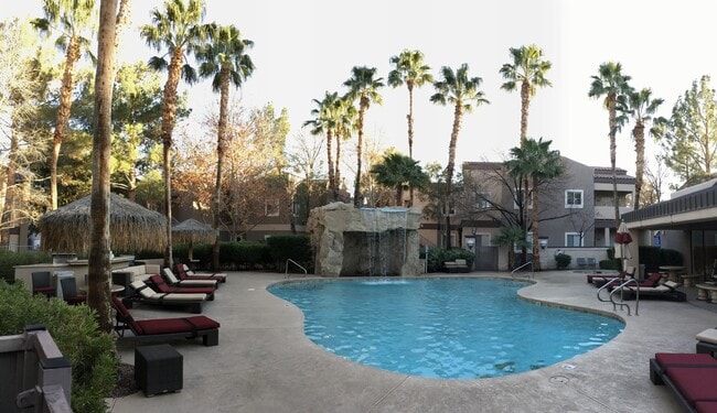 Building Photo - Gorgeous 2Bed/2Bath, 2nd-Story Condo locat...