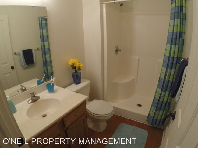 Building Photo - 1 br, 1 bath Apartment - 220 S. 6th St.