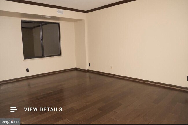 Building Photo - 3800 Powell Ln