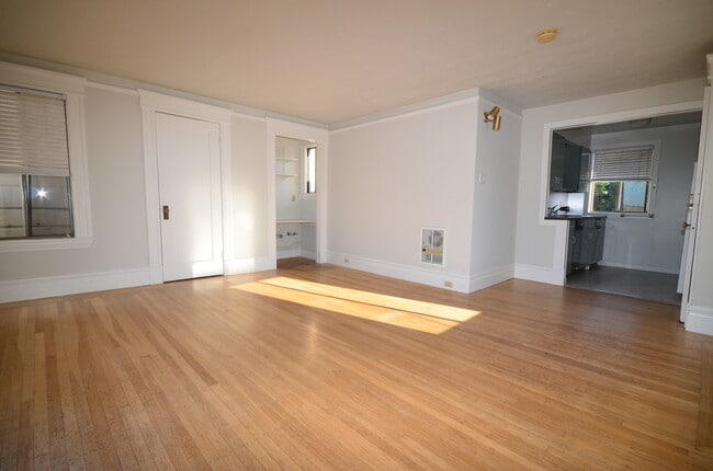 Photo - Parnassus 722-724A Apartment