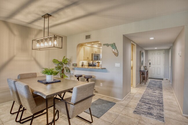 Foto del edificio - 5640 Golf Pointe Dr