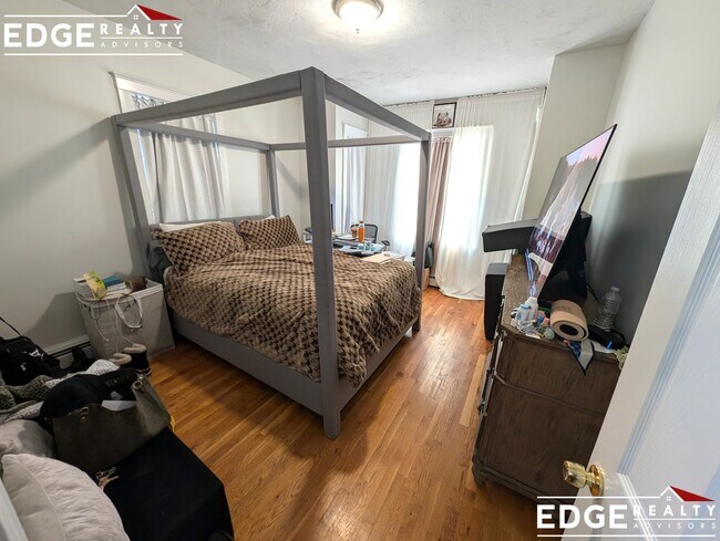 Building Photo - 30 Mt Hope St