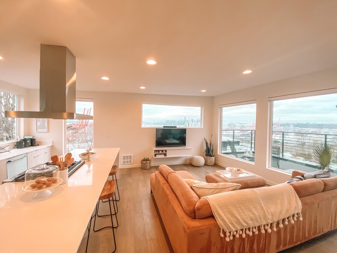 Photo - 2056 SW Charlestown St (Seattle, WA)