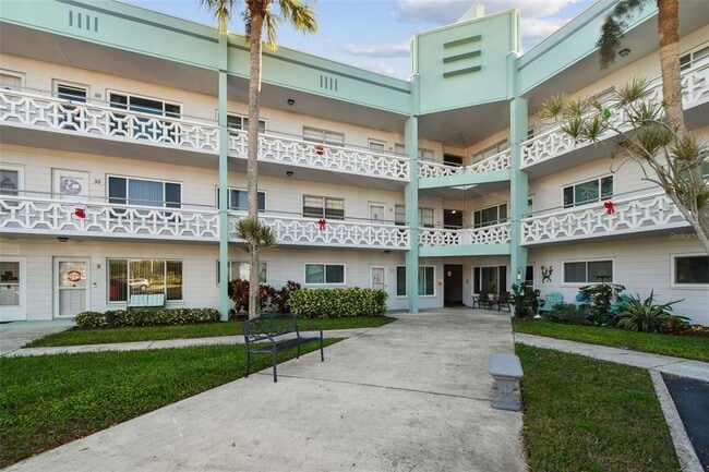 Foto del edificio - 2455 Finlandia Ln