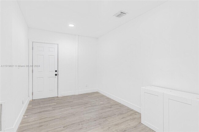 Building Photo - 1539 NW 8th Ave
