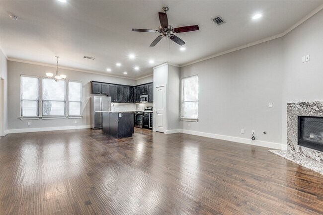 Foto del edificio - 4323 Dickason Ave