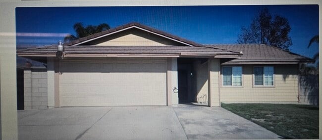 Building Photo - 2342 La Salle Ave