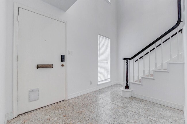 Building Photo - 10720 Briar Forest Dr