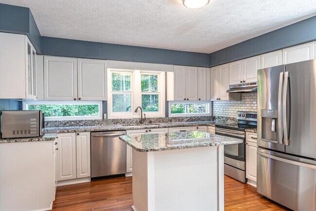 Building Photo - 145 Sandhurst Pl