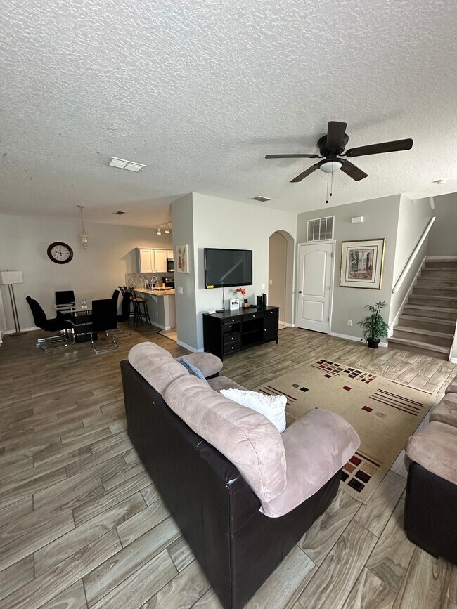 Foto del edificio - 1737 Royal Ridge Dr