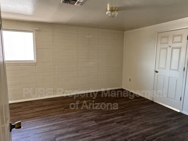 Foto del edificio - 221 E 2nd Ave