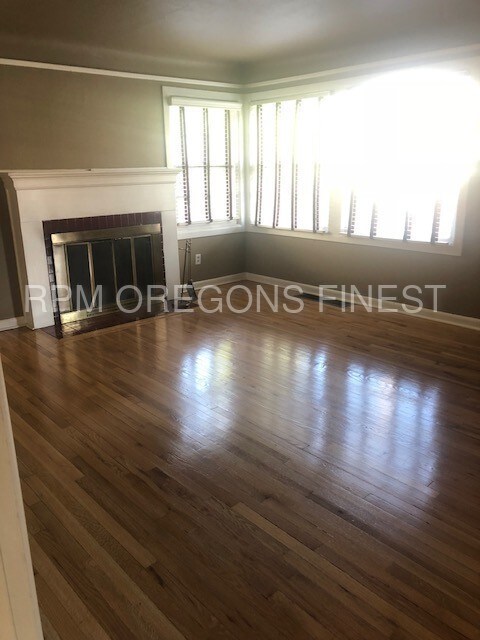 Foto del edificio - 6935 N Greeley Ave