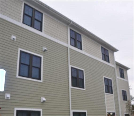 Building Photo - 679 Pond St