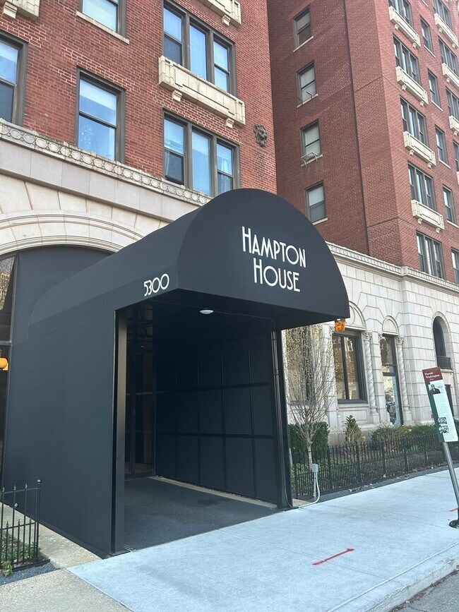 Building Photo - 5300 S Shore Dr