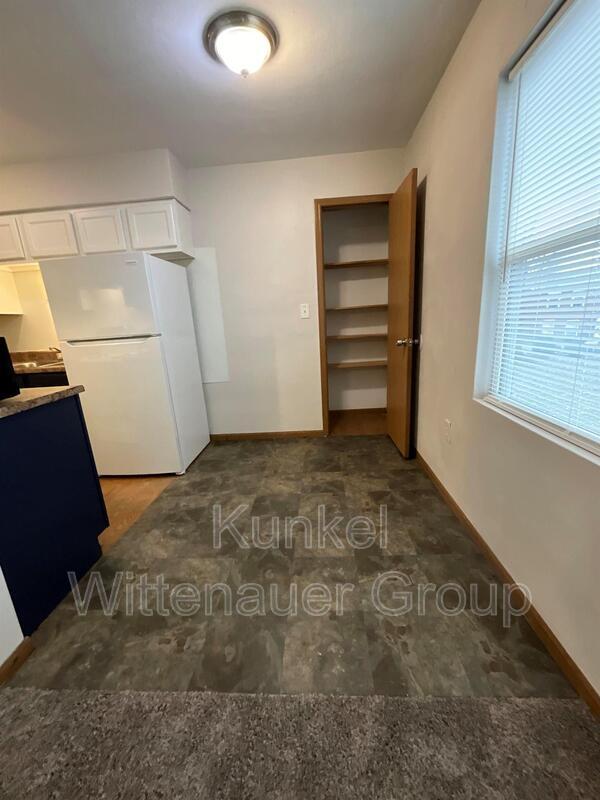 Foto del edificio - 1810-11 Jamestown Road