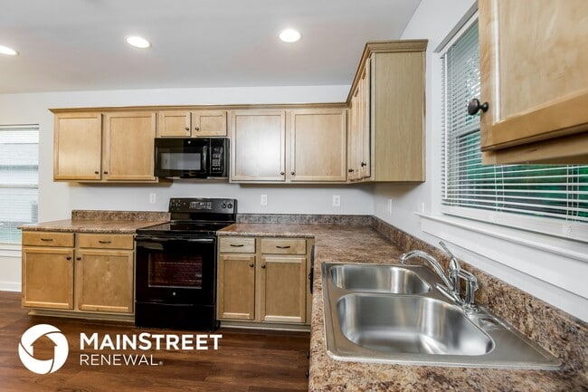 Foto del edificio - 875 Maple Trce