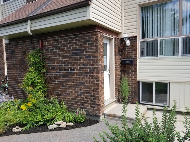 Building Photo - 17 Forester Crescent