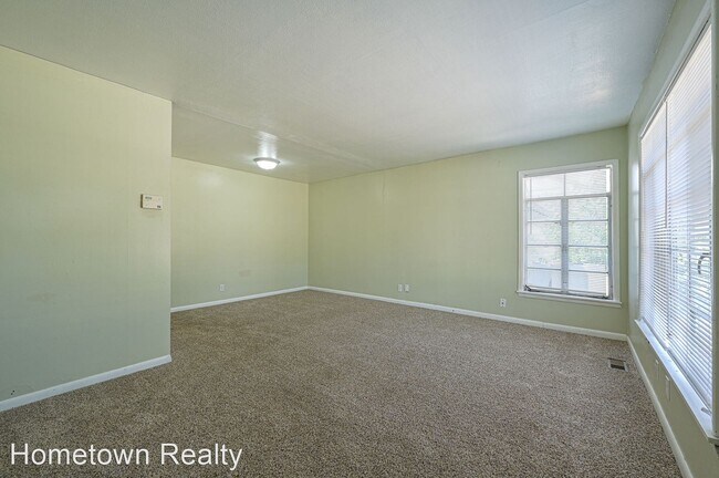 Building Photo - 3 br, 1.5 bath House - 2516 NE 14th Street