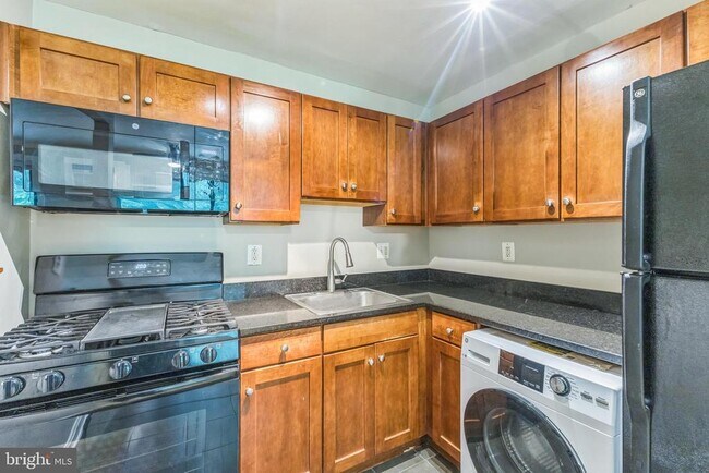 Foto del edificio - 3105 Naylor Rd SE