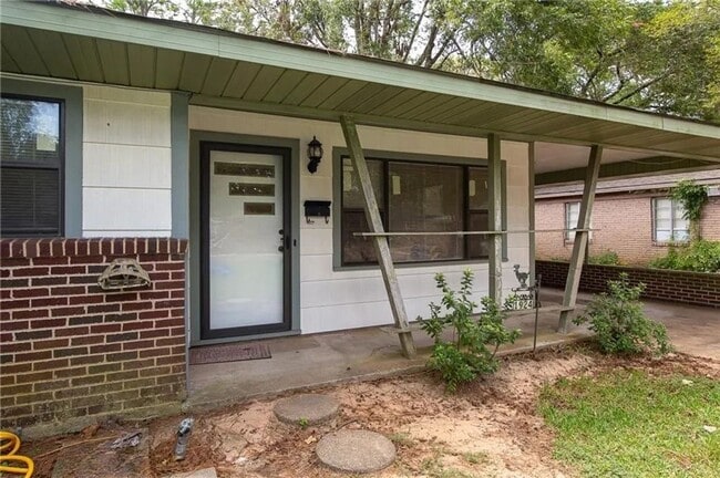 Building Photo - Single Family Residence