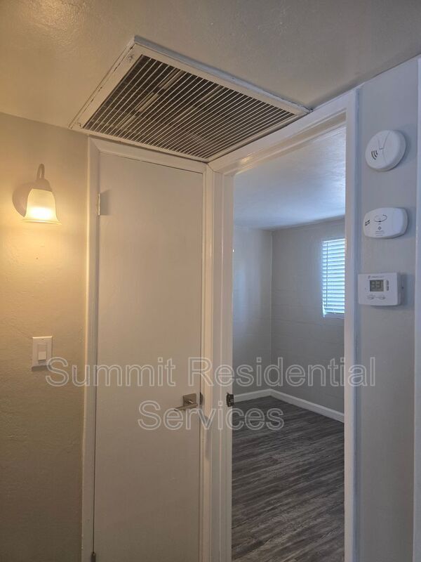 Foto del edificio - 714 E 10th St