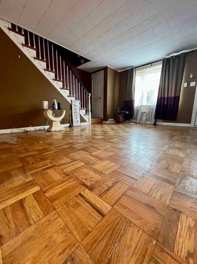 Foto del edificio - Stunning 3-Bedroom Townhome in Wissinoming! Available NOW!