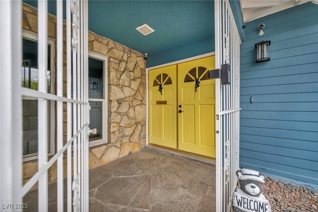 Building Photo - 1601 Eaton Dr