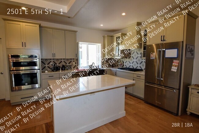 Foto del edificio - Custom Sam Hughes 2 Bed 1 Bath Remodel - A...