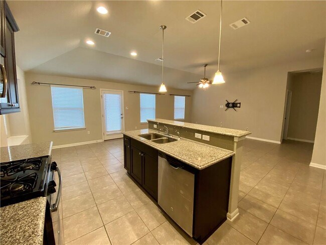 Foto del edificio - 7208 Longford Trail