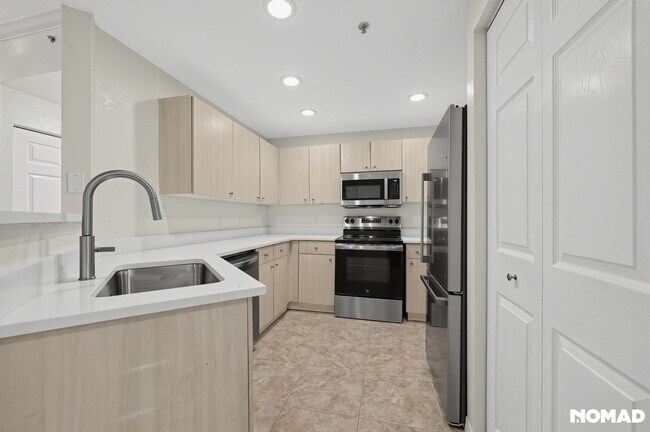 Building Photo - 1801 N Flagler Dr