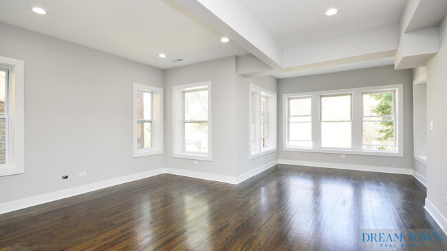 Foto del edificio - 4906 N Rockwell St