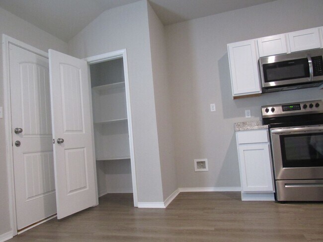 Building Photo - Contact Peggy at 501-676-1758