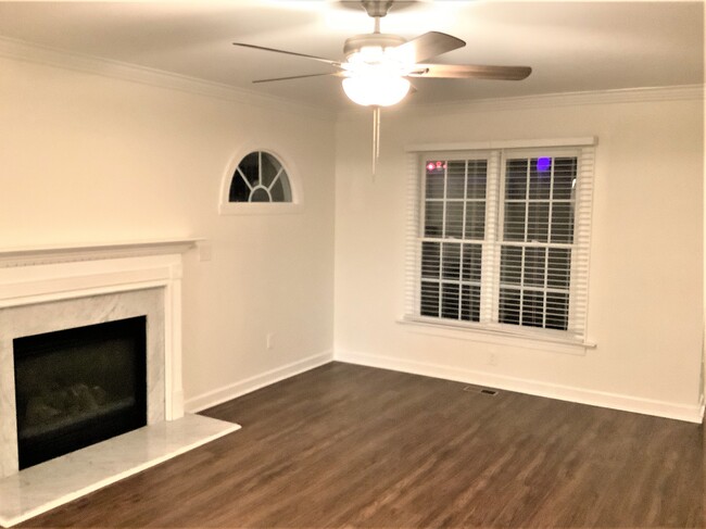 Foto del edificio - 800 Woodview Ridge Trail