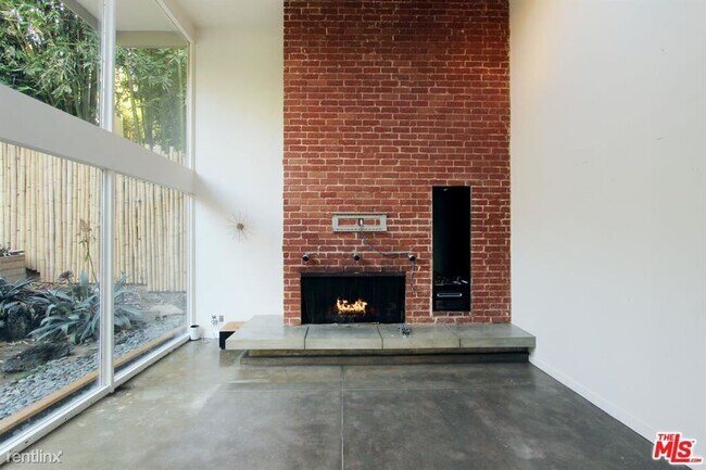 Foto del edificio - 3 br, 3 bath House - 13947 Valley Vista Blvd